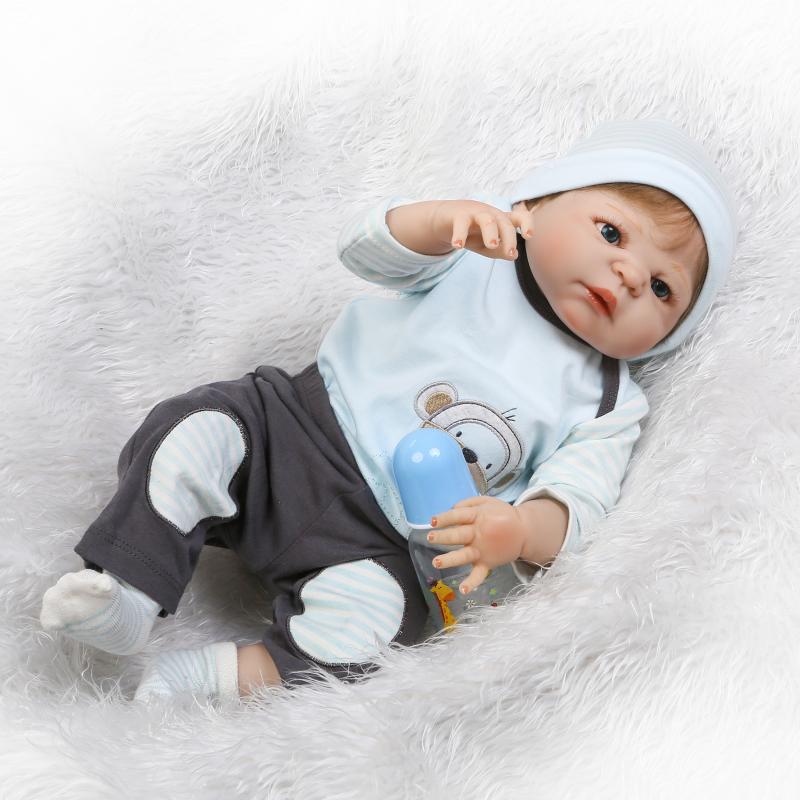 Bebê Caio de Roupinha Azul (Bebe Reborn Menino de Silicone)