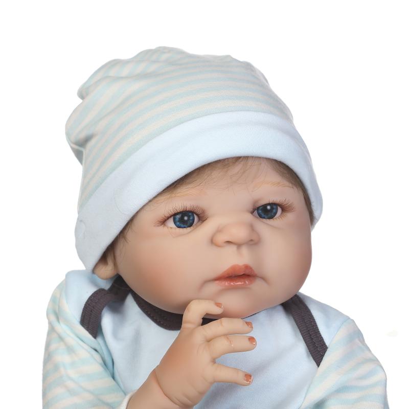 Bebê Caio de Roupinha Azul (Bebe Reborn Menino de Silicone)